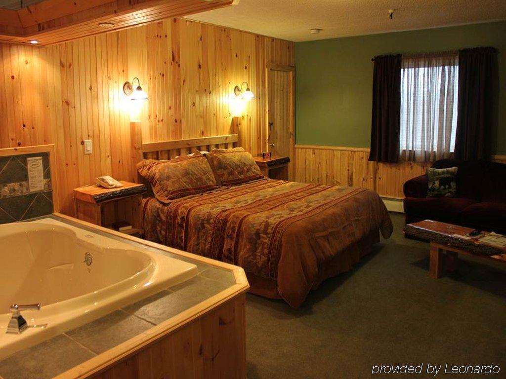 Maine Woods Inn Brewer Room photo