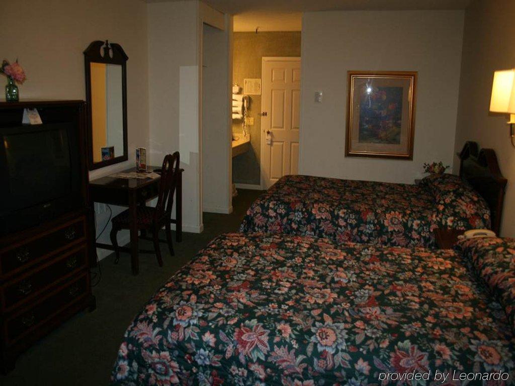 Maine Woods Inn Brewer Room photo